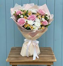 Букет цветов из:  Гвоздики, Орхидеи и Розы в Зубово Республика Башкортостан