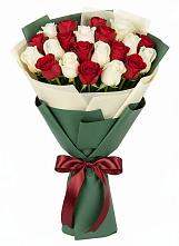Букет Микс из красных и белых роз в Зубово Республика Башкортостан