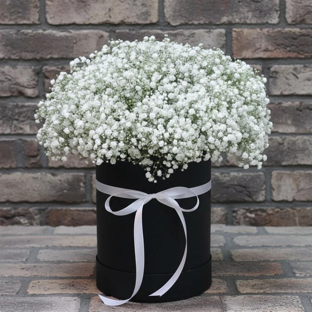 Цветочная композиция из Гипсофила в шляпной коробке в Зубово Республика Башкортостан