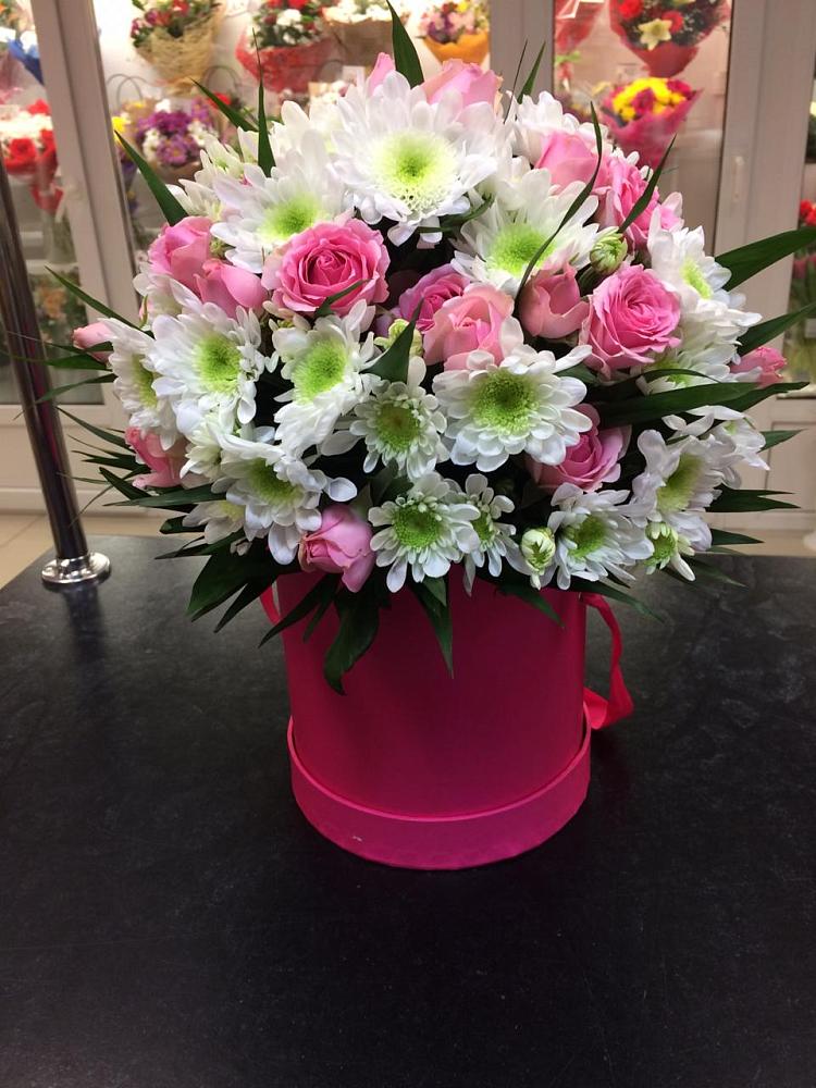 Цветочная композиция из Розы и Хризантемы в шляпной коробке в Зубово Республика Башкортостан