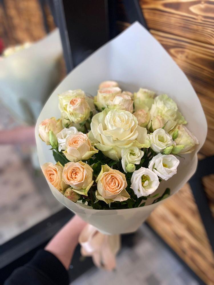 Букет цветов из: Розы и Лизиантусы в Зубово Республика Башкортостан